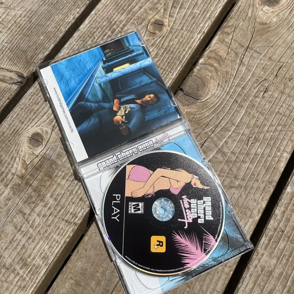Grand Theft Auto Vice City 2 Disc PC Game Windows 98/2000/ME/XP